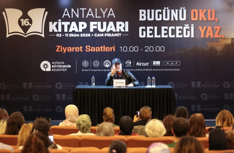 Antalya Kitap Fuarı’nda edebiyat rüzgarı sürüyor