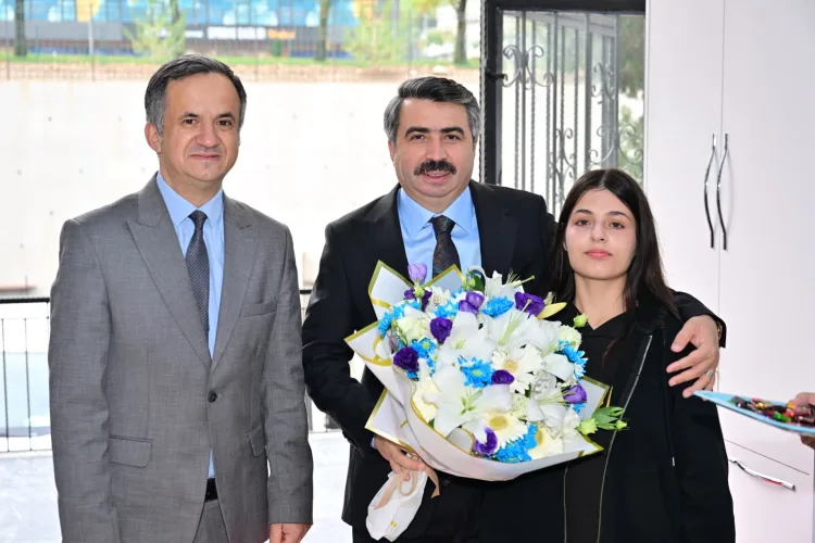 Bursa Yıldırım'da Başkan Yılmaz gençlerle spor yaptı