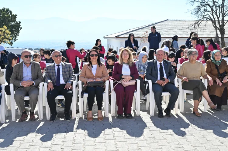 Manisa'da farklı kuşaklara hayvan sevgisi aşılandı
