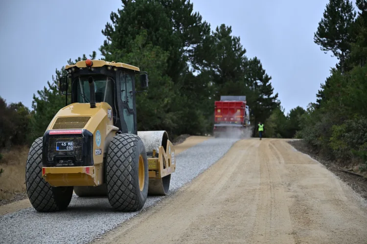 Demirci Söğütçük’te 11 Kilometrelik Yol Yenileniyor
