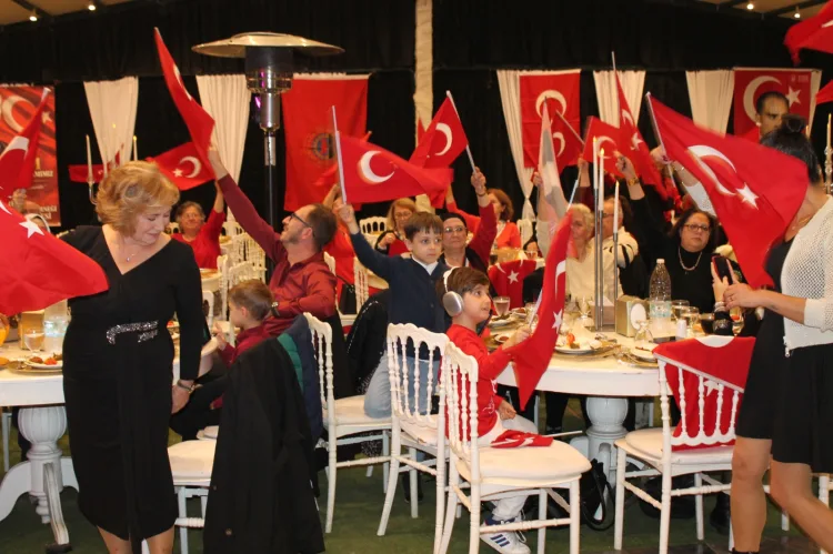 Bursalı emekliler Cumhuriyeti böyle kutladı