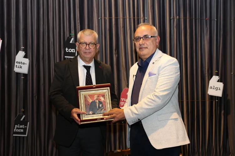 Bursa Osmangazi'deki 'Medya Buluşmaları’nda Cumhuriyet’in izleri konuşuldu