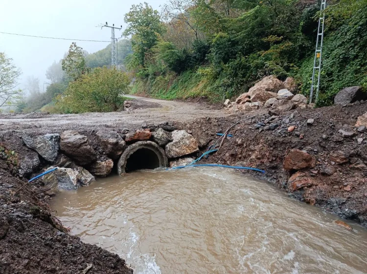 Gölyaka’da yağış sonrası kapanan köy yolları yeniden ulaşıma açıldı