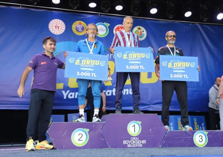 Ordu Yarı Maratonu'nda şampiyonlar ödüllerini aldı
