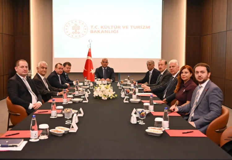 Bakan Ersoy'dan Türkiye-Rusya hava köprüsünü güçlendirme hamlesi