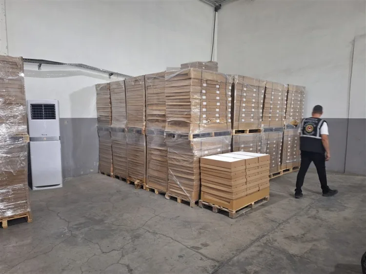 İzmir’de kaçak sigara fabrikasına baskın! Ele geçirilenlerin değeri 125 milyon TL’yi aştı