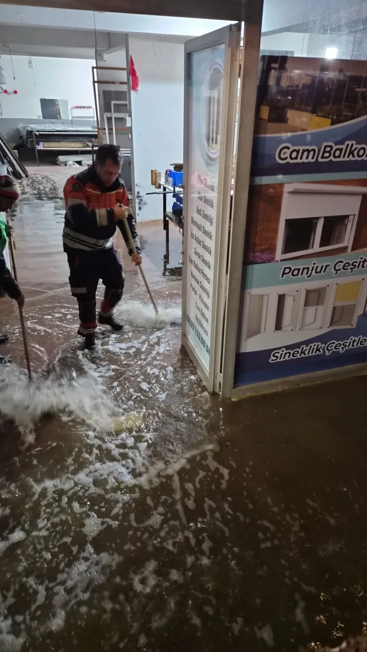 İstanbul’da sağanak felaketi: Okullar yarın da tatil
