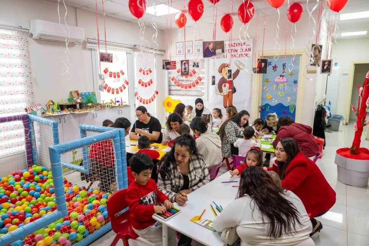 Bornova'da Cumhuriyet coşkusu çocuklarla başladı