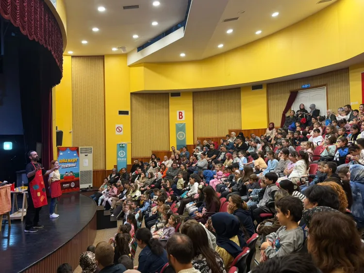 Bursa'da Yıldırımlı çocuklar ‘Evden Uzakta’ ile tiyatroyla buluştu