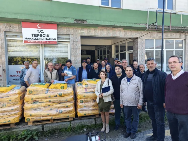 Mustafakemalpaşa’da üreticilere 2 ton İtalyan çimi tohumu desteği