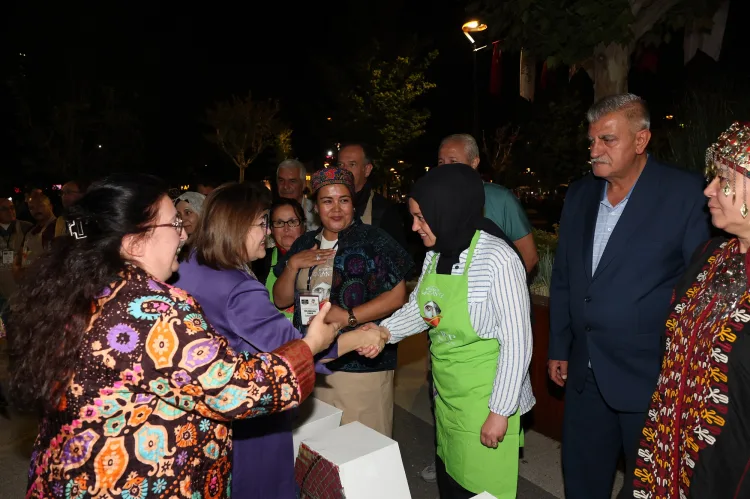 Gaziantep'te Başkan Şahin’den GastroAntep stantlarına yakın ilgi