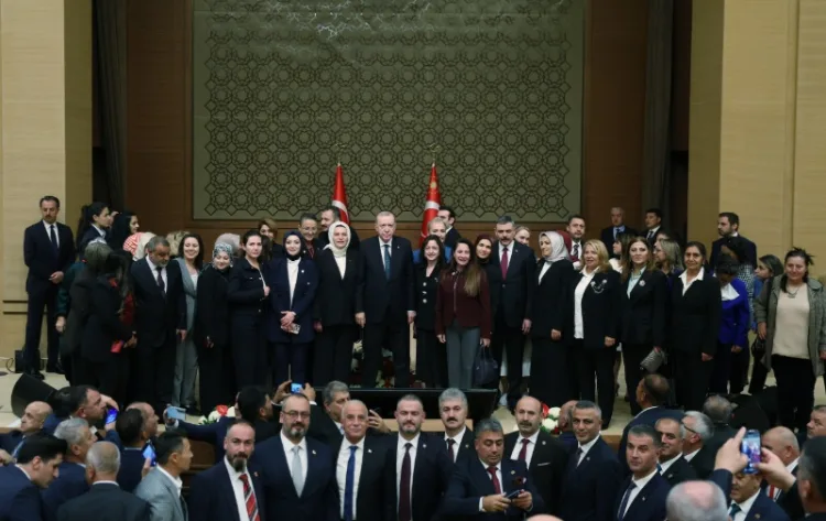 Cumhurbaşkanı Erdoğan'dan muhtarlara: Nifak duvarları örmeye çalışanlara karşı teyakkuzdayız