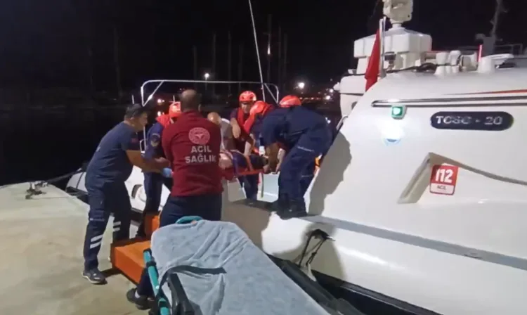 Kaş açıklarında yaralanan gemi mürettebatı Sahil Güvenlik tarafından kurtarıldı