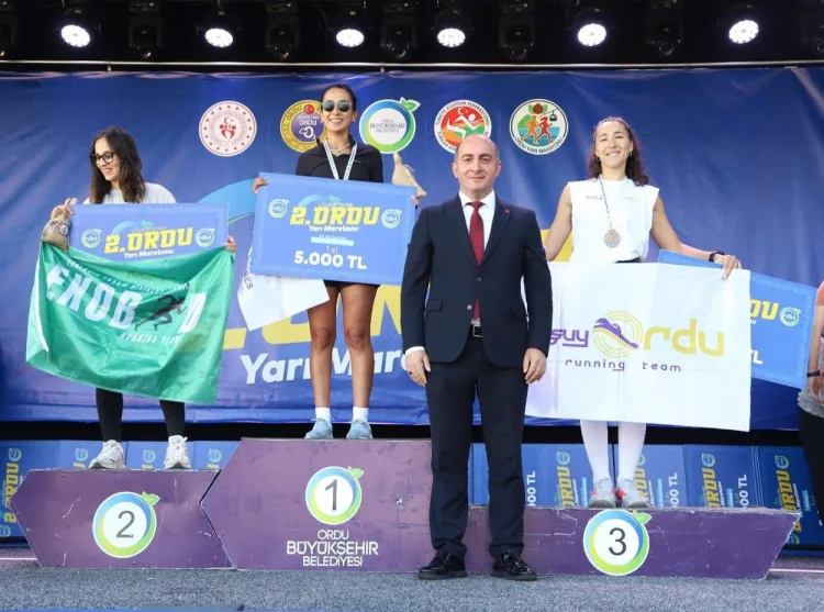 Ordu Yarı Maratonu'nda şampiyonlar ödüllerini aldı