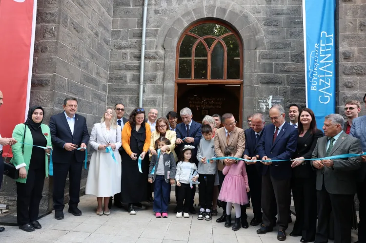 Gaziantep’te İlber Ortaylı Kütüphanesi açıldı