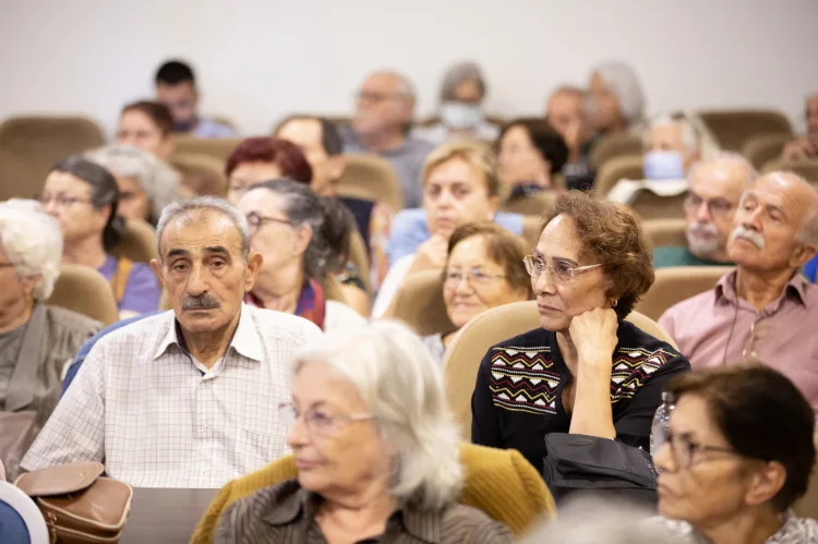 Narlıdere 3. Yaş Üniversitesi’nde Eğitim Heyecanı Başladı
