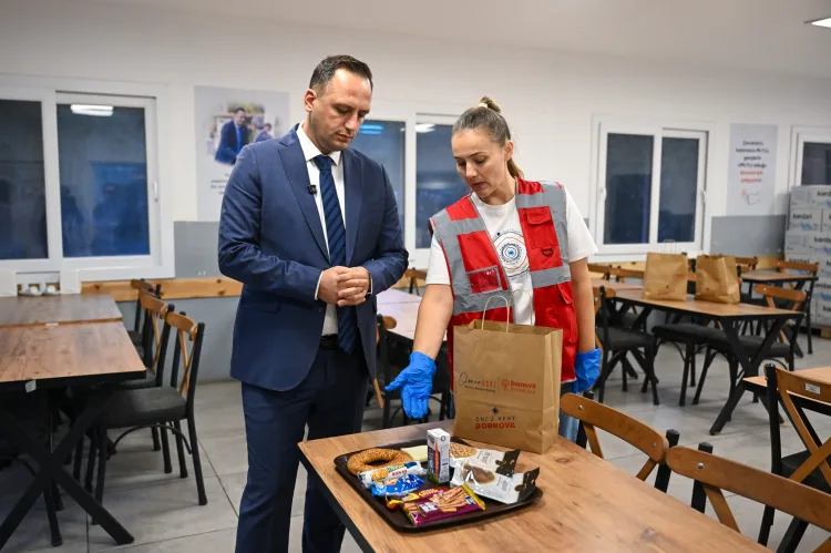 Bornova’da öğrencilere beslenme desteği