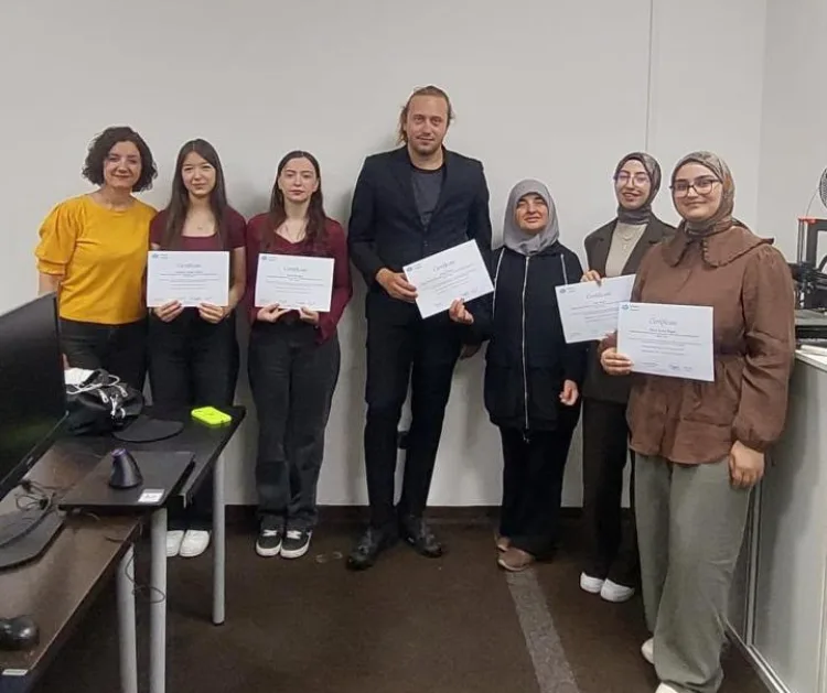 Bursa Osmangazi'de liseli öğrencilerden Prag stajı