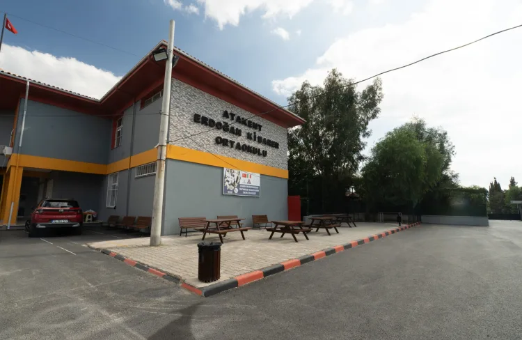İzmir'de öğrenciler istedi, okul bahçesi baştan sona yenilendi