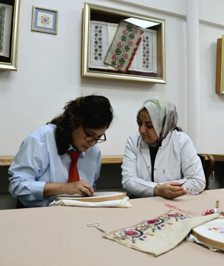 Bursa Olgunlaşma Enstitüsü’nden Geleneksel El Sanatlarına Uluslararası Katkı