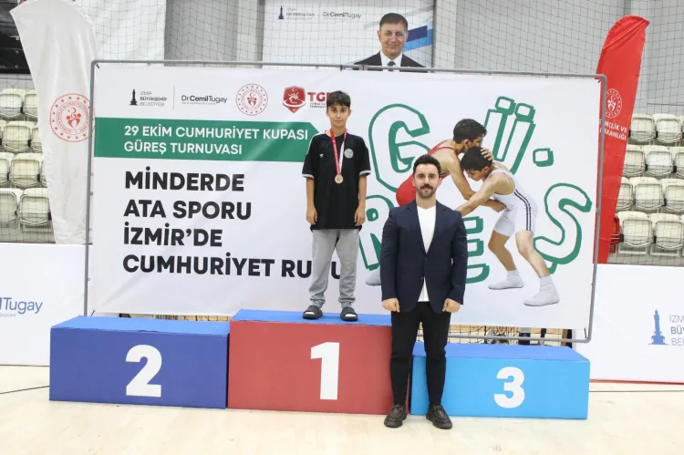 İzmir'de tatami ve minderde Cumhuriyet coşkusu