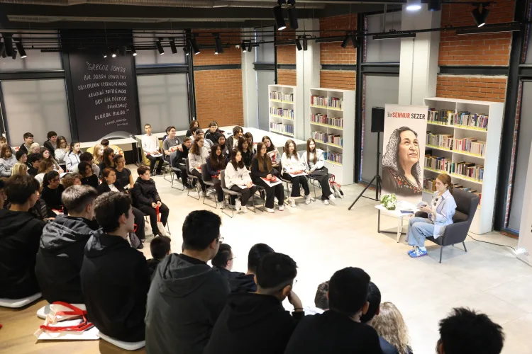 Oyuncu Elit Andaç Çam Nilüfer’de gençler ve işçilerle buluştu