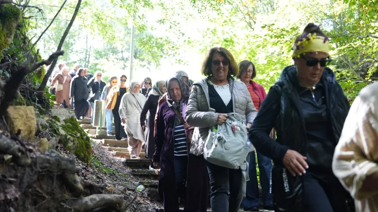Düzce’de 14 mahalleden 300 kadın Sarıkaya Mağarası’nı gezdi