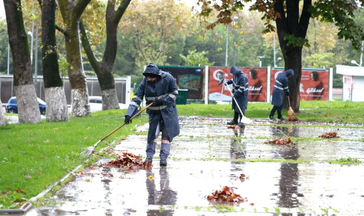 Bursa Osmangazi’de park ve yeşil alanlarda yoğun mesai
