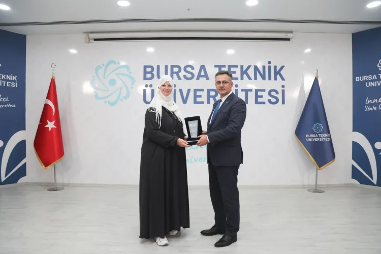 BTÜ’nün konuğu Lauren Booth: Kimlik bu dünyadaki en değerli varlığınızdır