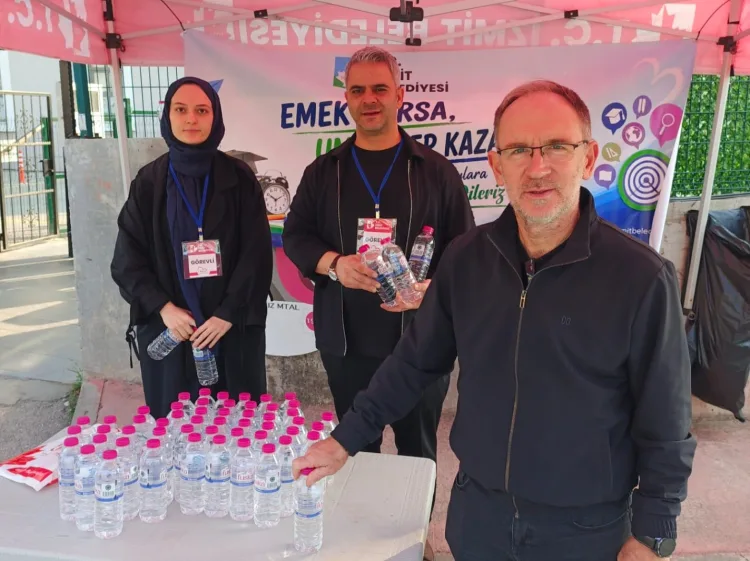 İzmit Belediyesi KPSS Ortaöğretim adaylarını yalnız bırakmadı