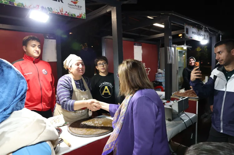 Gaziantep'te Başkan Şahin’den GastroAntep stantlarına yakın ilgi