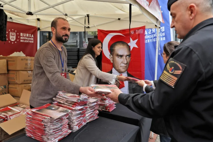 Bursa Büyükşehir'den 29 Ekim'e özel 'Ata Posteri'