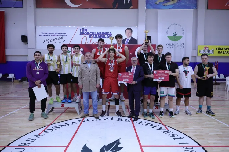 Bursa Osmangazi’de sporcular Cumhuriyet için ter döktü