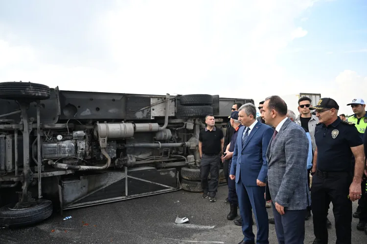 Antalya-Isparta yolunda yolcu otobüsü devrildi: 17 yaralı